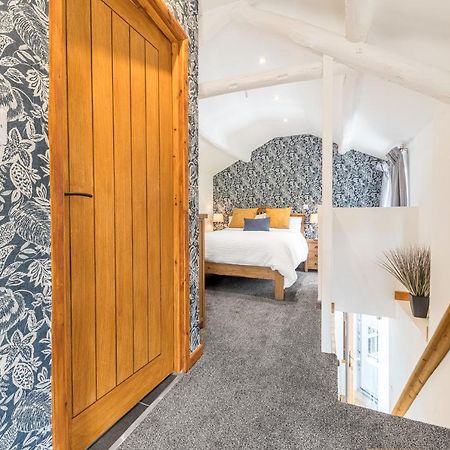 The Black Dog Apartment Dalton-in-Furness Esterno foto