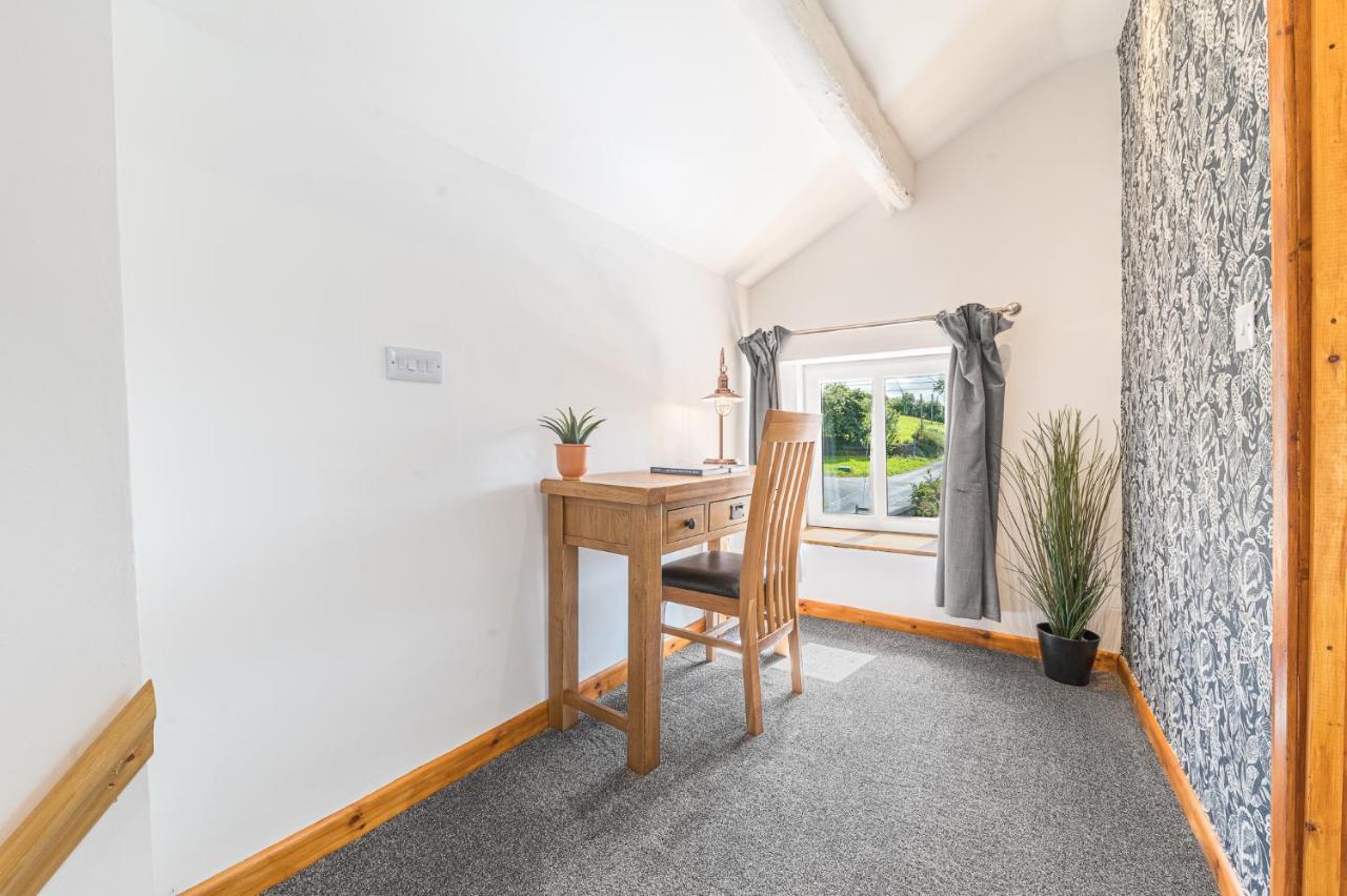 The Black Dog Apartment Dalton-in-Furness Esterno foto