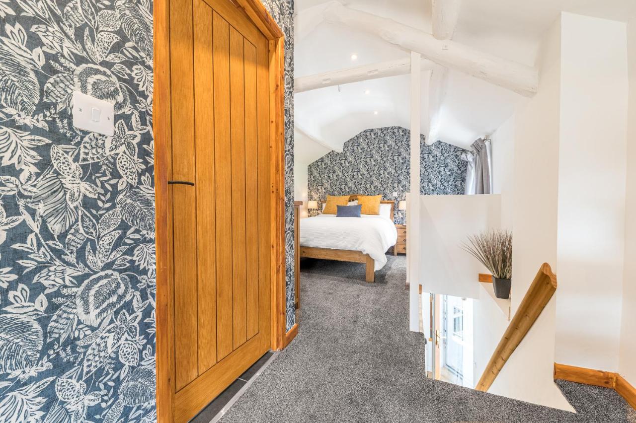 The Black Dog Apartment Dalton-in-Furness Esterno foto